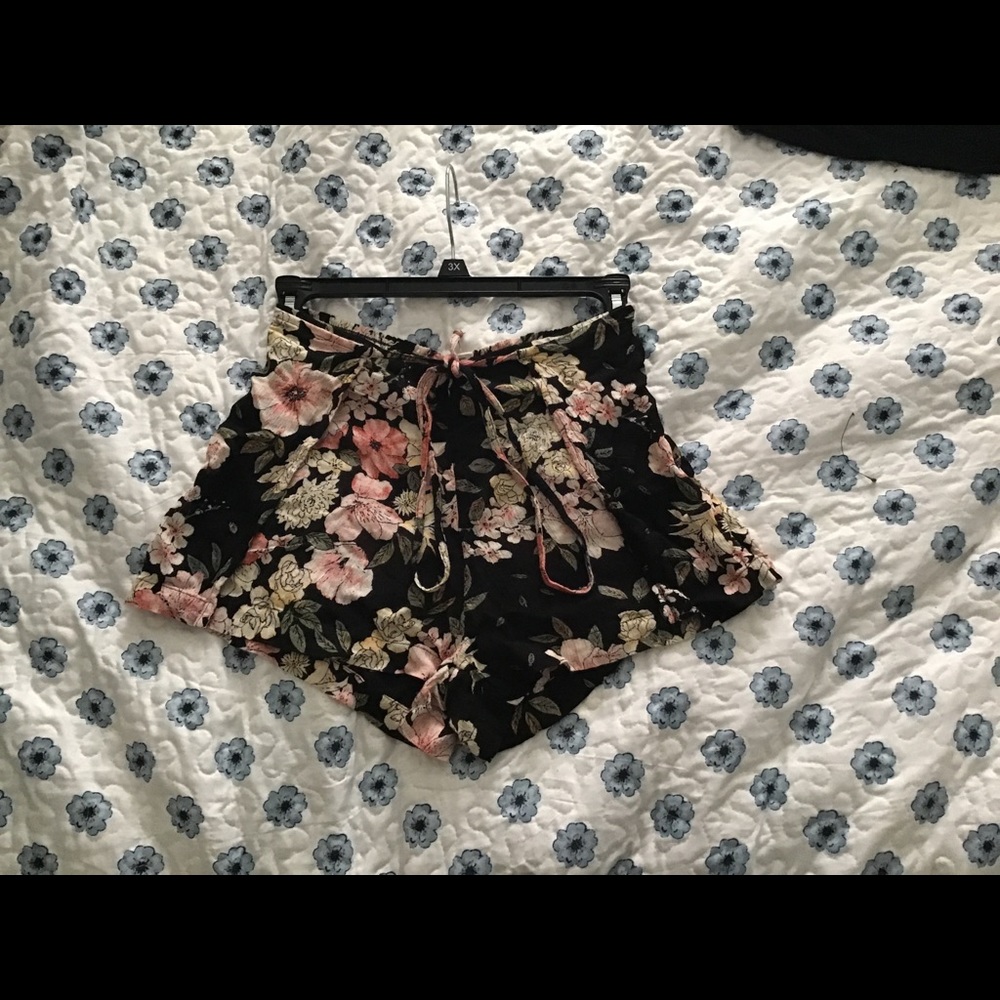 BILLABONG FLORAL SHORTS